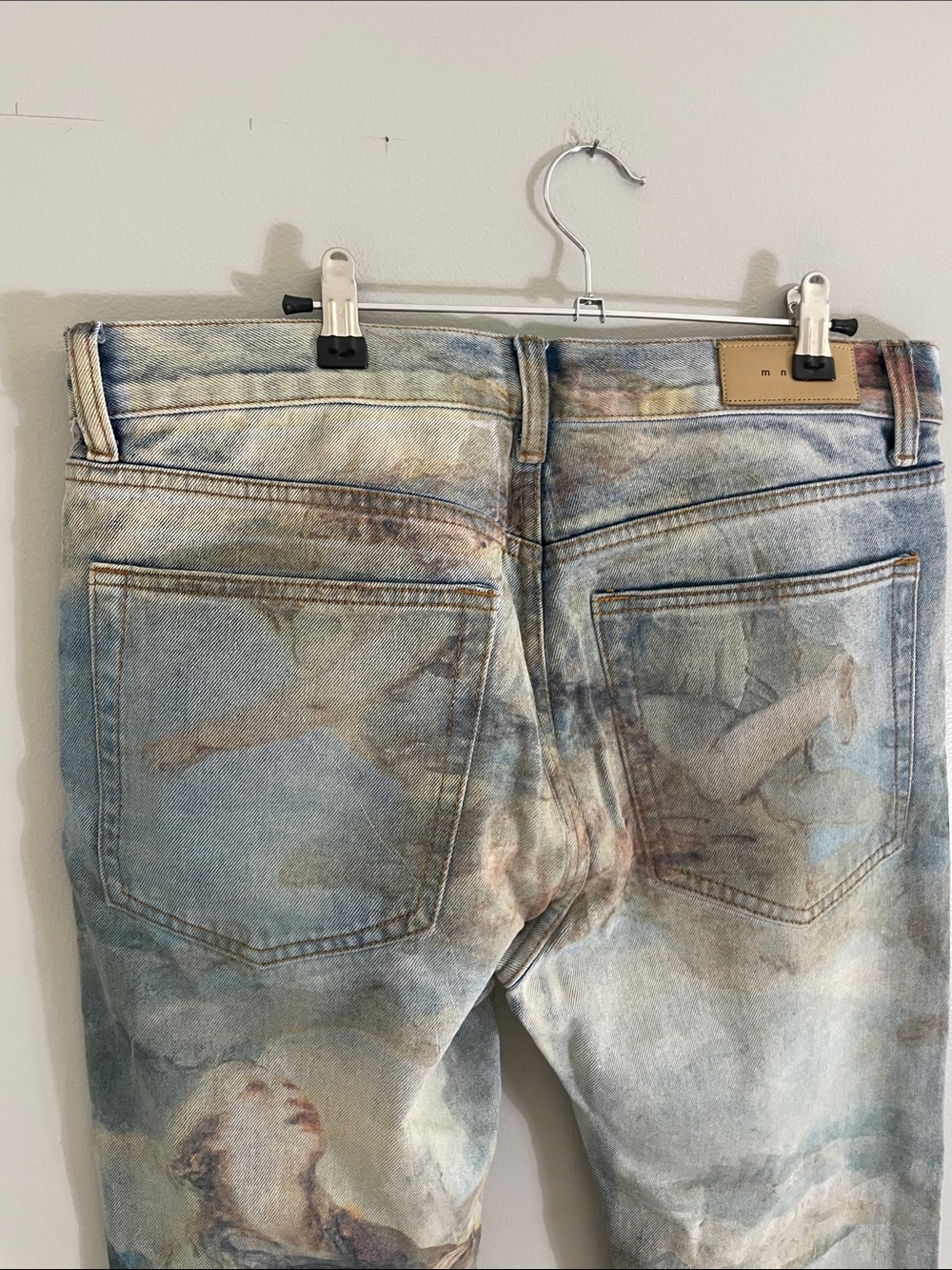 MNML Men’s Painted-Print Slim Straight Jeans in Faded Blue and Cream - Picture 11 of 14